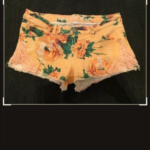 Vanilla Star Floral Woman’s Shorts